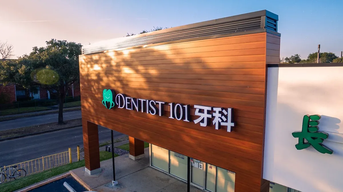 The Dentist 101 building at 9180 Bellaire Blvd in Houston, where classes are held